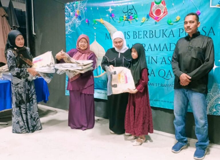 Persatuan Kebajikan Cahaya Qasih Malaysia Santuni 60 Pelajar Asnaf Dalam Majlis Berbuka Puasa