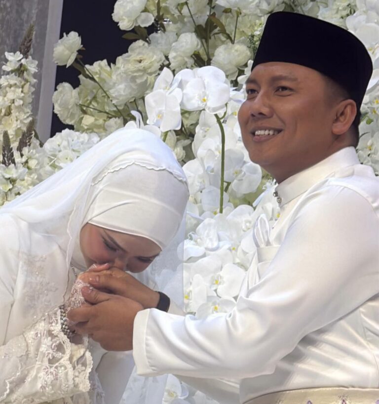 Amelia Jewellery Taja Hantaran “Pokok Emas Sakura Ungu” dan Gold Bar Eksklusif Sempena Perkahwinan Radin Era