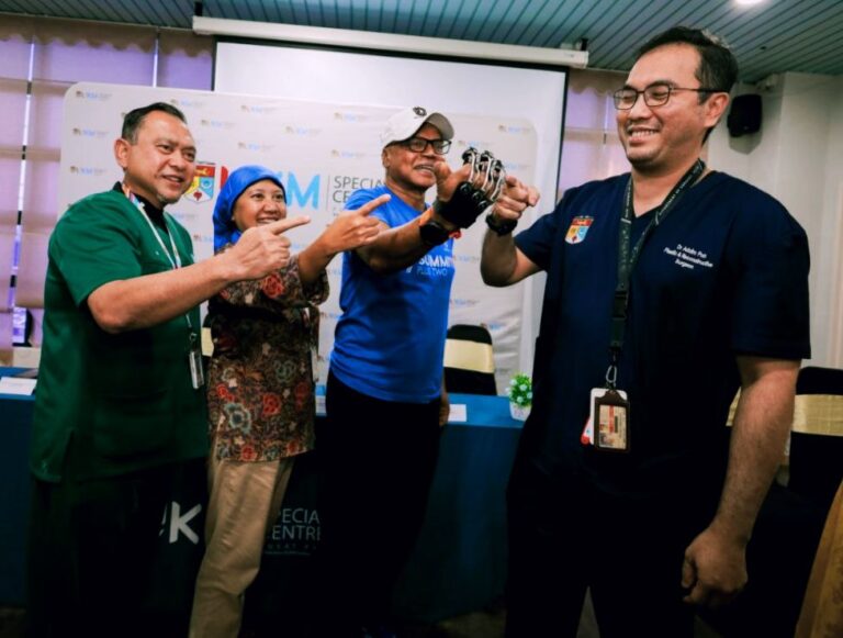 Pasukan multidisiplin UKMSC berjaya memelihara fungsi tangan Nagarajan melalui proses rekonstruksi