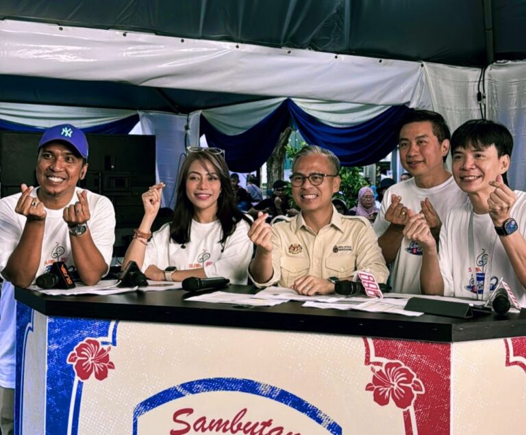 Suria FM bersama 988 FM bersiaran luar, sempena sambutan Hari Kebangsaan 2026